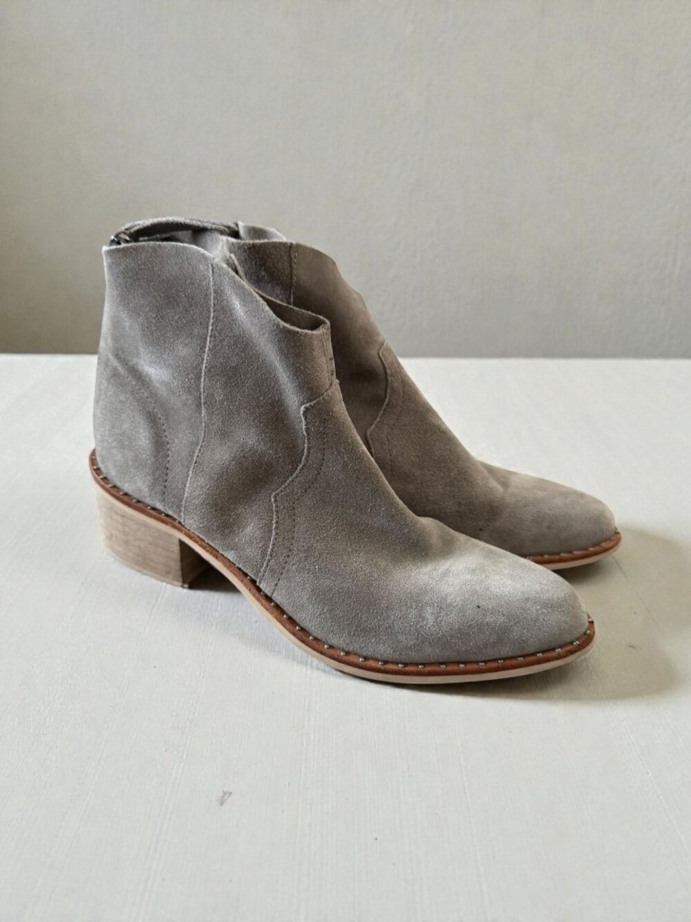 CREVO Gray Suede Ankle Pull On Boots Size 7